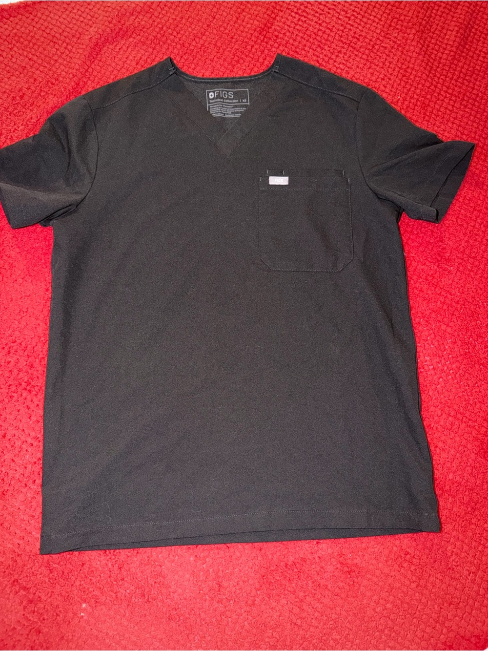 Figs Men’s Black one pocket scrub top